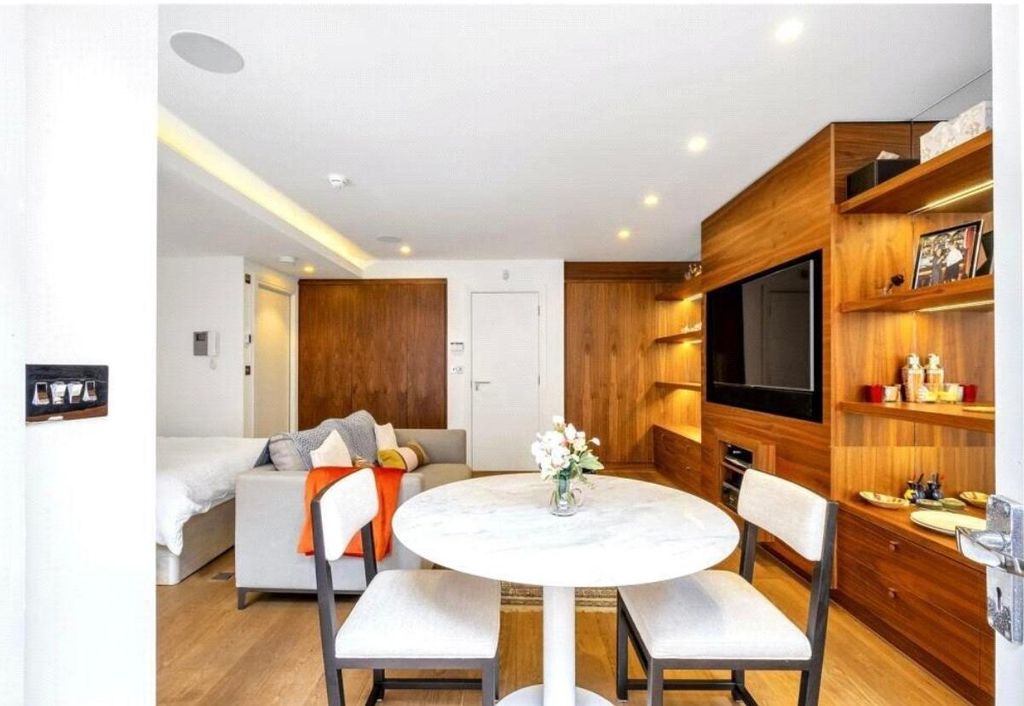 Property photo 2 of 6