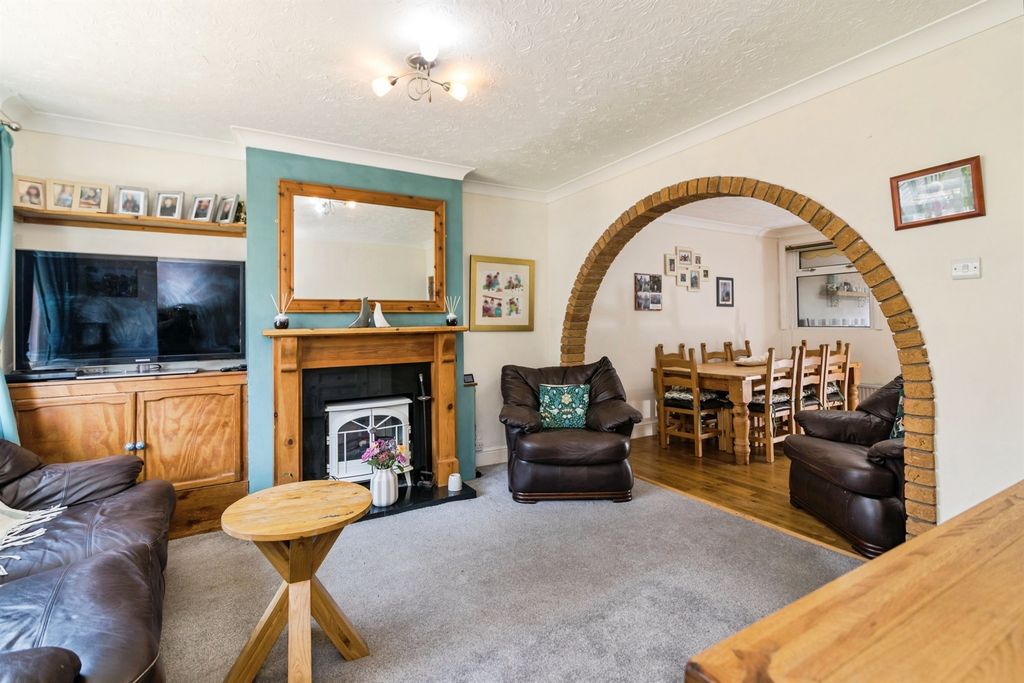 Property photo 3 of 20