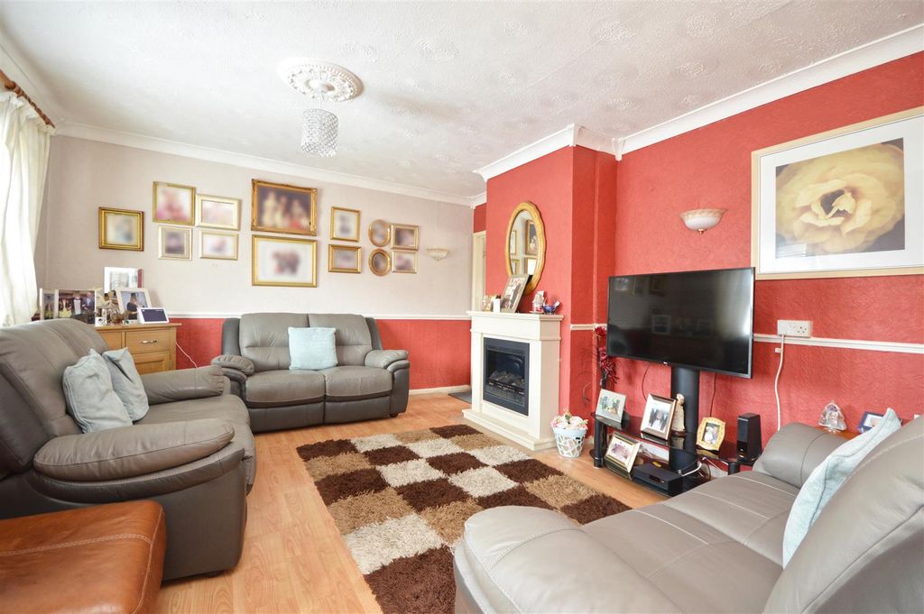 Property photo 3 of 13 Sitting Room