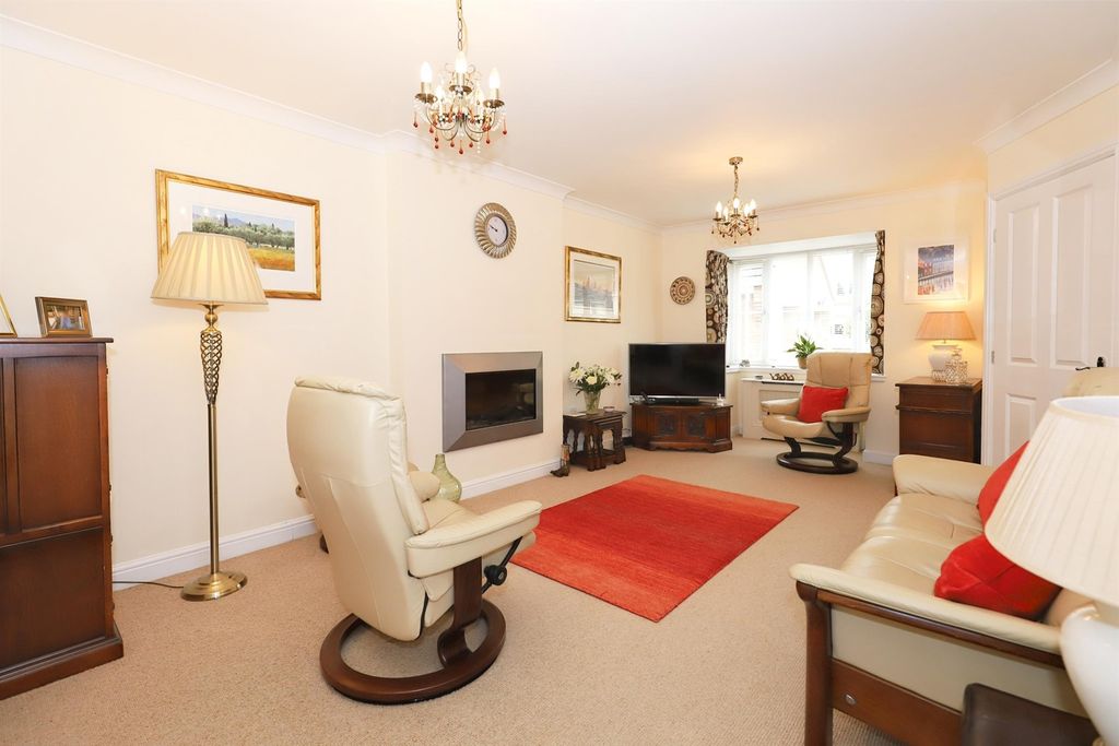 Property photo 2 of 23