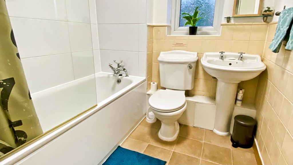 Property photo 2 of 6 A Well-Maintained Bathroom Featuring A Bathtub And...