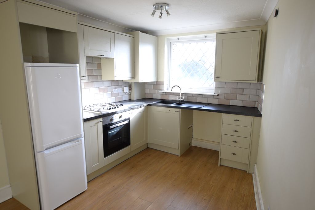 Property photo 2 of 9 Kitchen