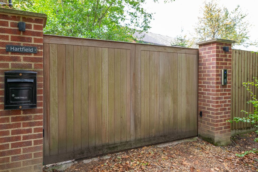 Property photo 2 of 30