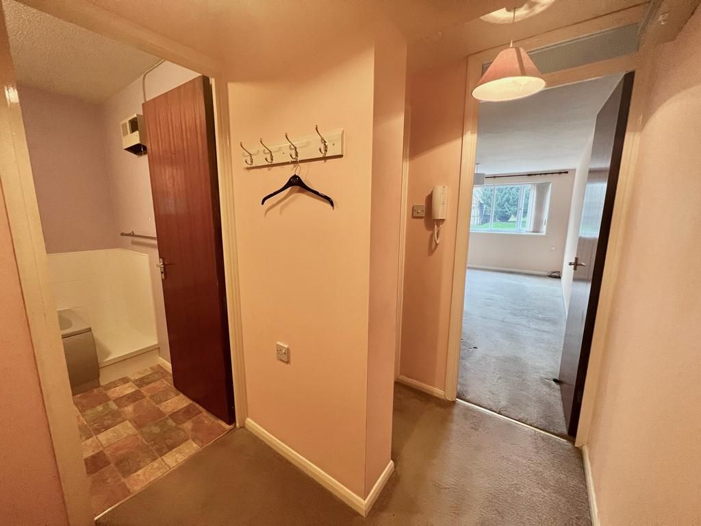 Property photo 3 of 7 Hallway