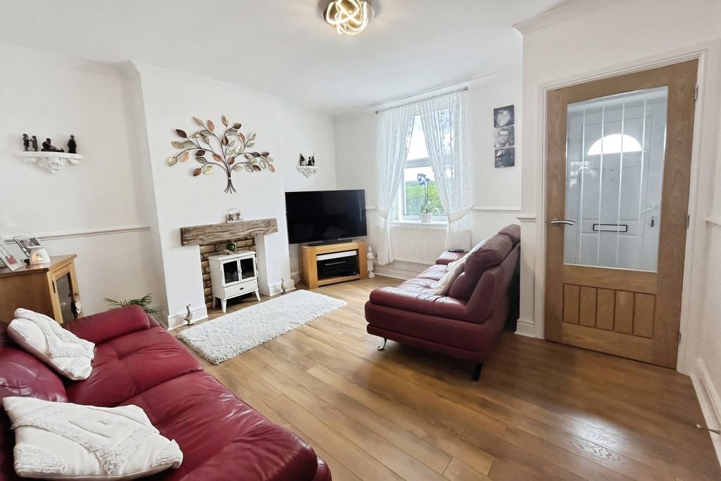 Property photo 3 of 11 Living Room