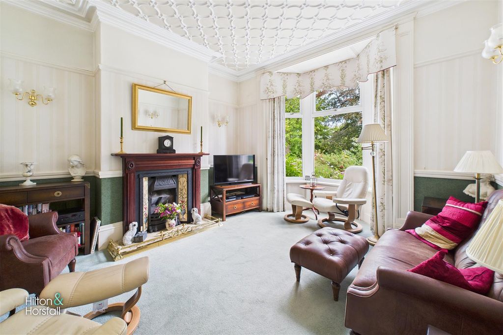 Property photo 2 of 32 Brooklands Road