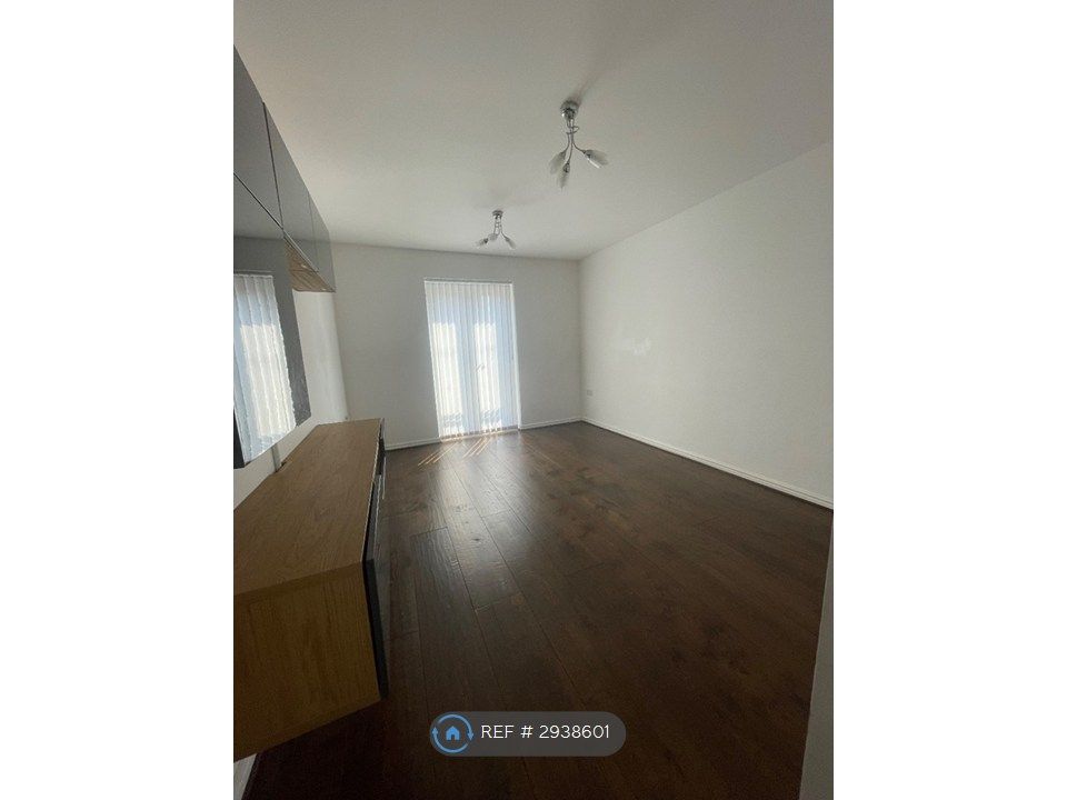Property photo 2 of 11 Front Room