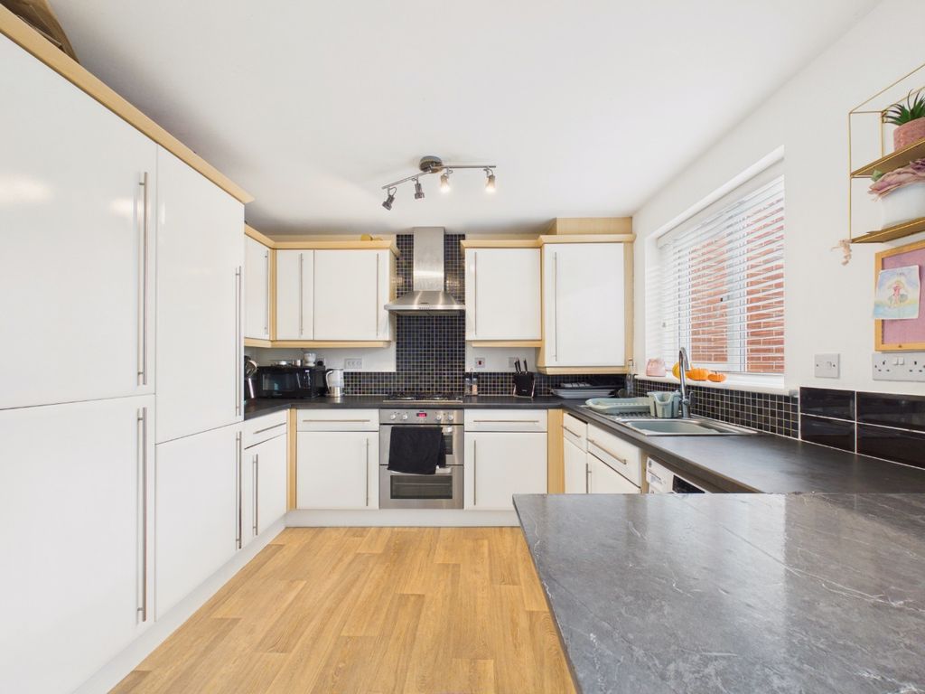 Property photo 2 of 19 5505083