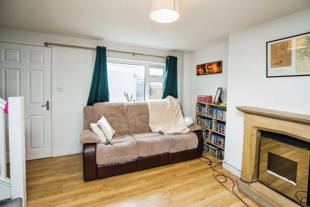 Property photo 3 of 19 Living Room