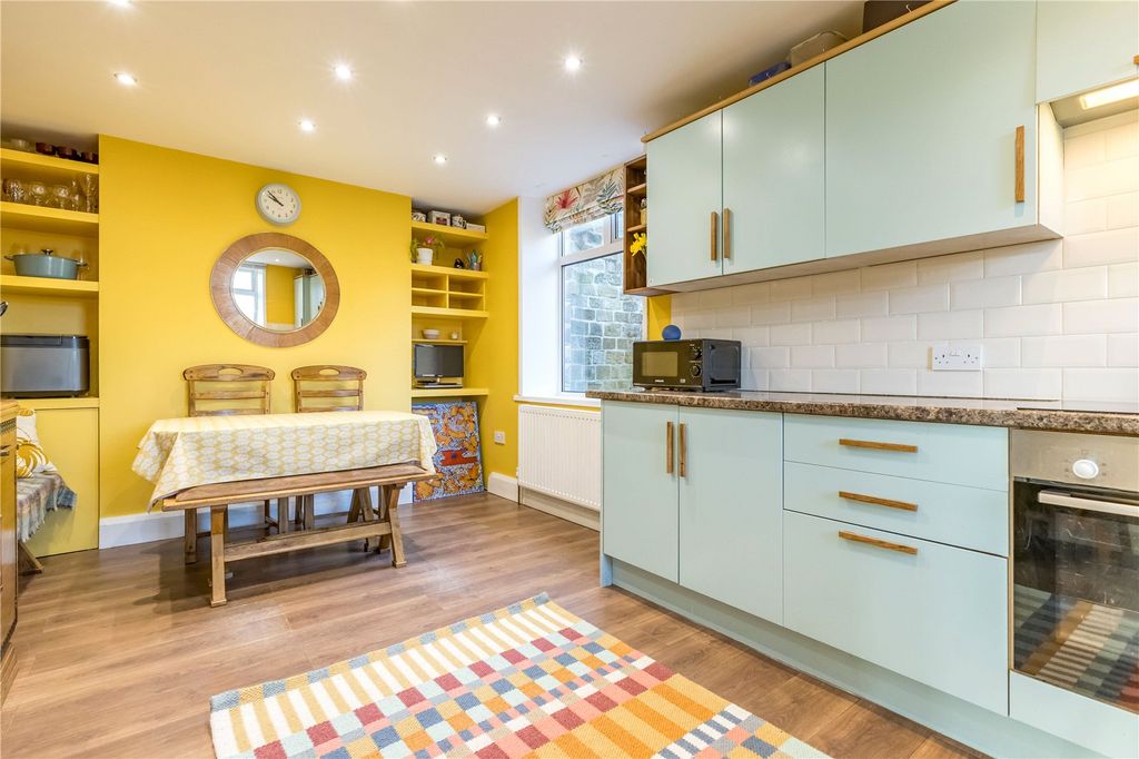 Property photo 3 of 22 Dining Kitchen