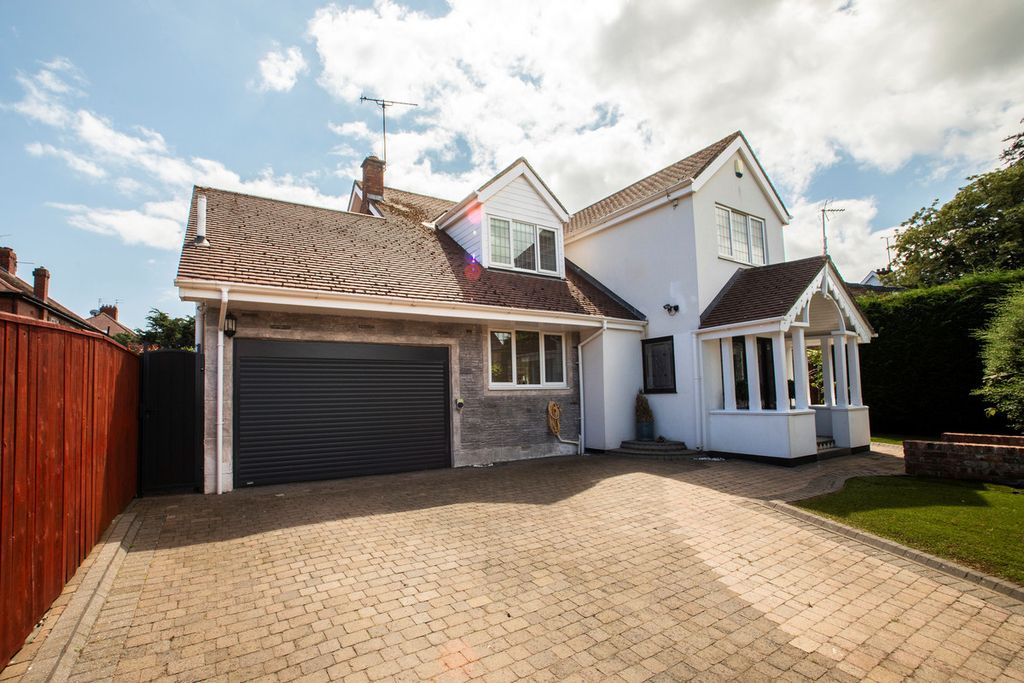 Property photo 2 of 34