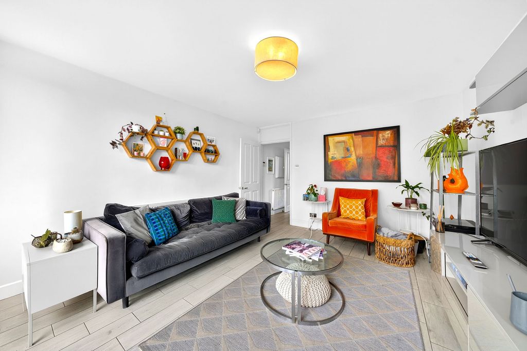 Property photo 3 of 18