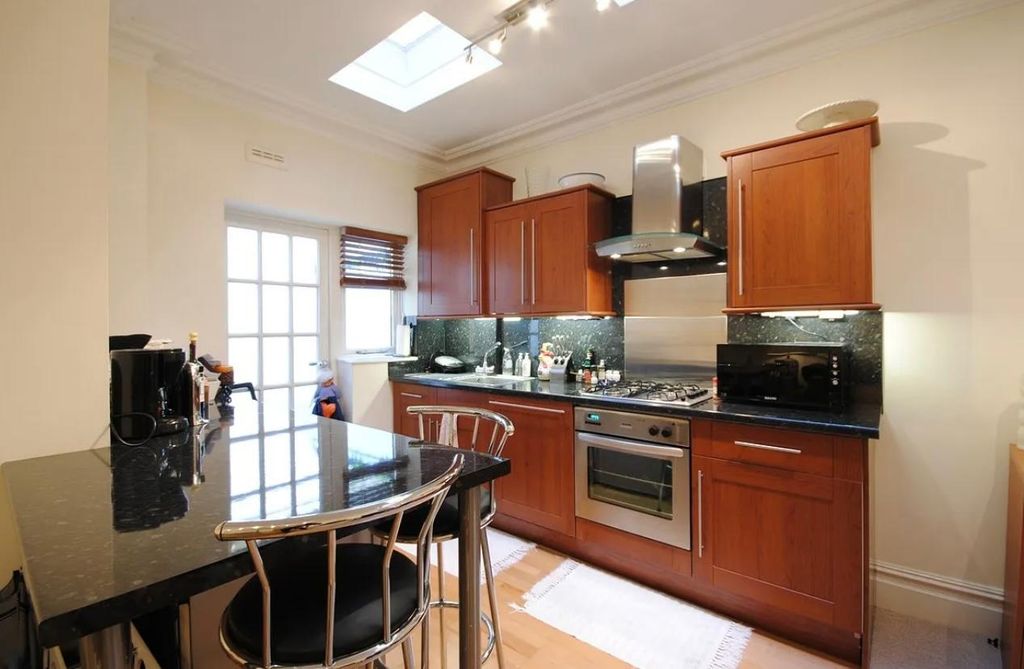 Property photo 3 of 8 Kitchen