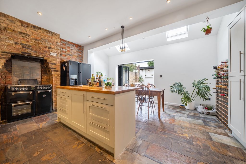 Property photo 1 of 15 1027181 (2)