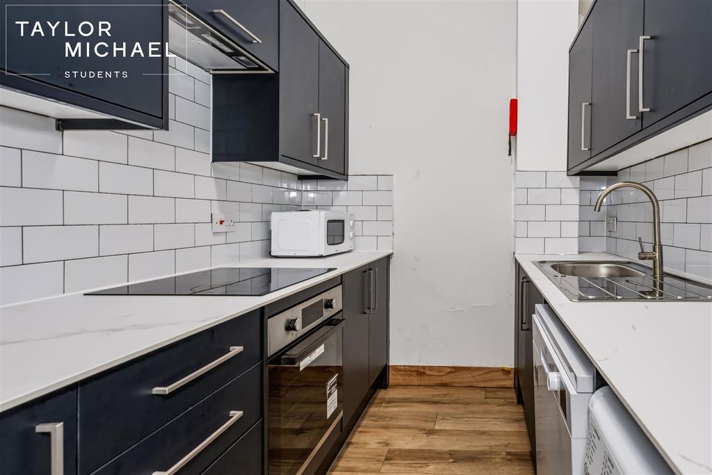 Property photo 2 of 16 Kitchen