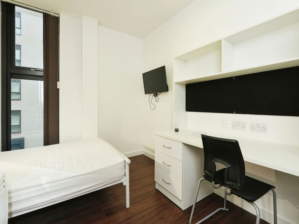 Property photo 3 of 10 Bedroom