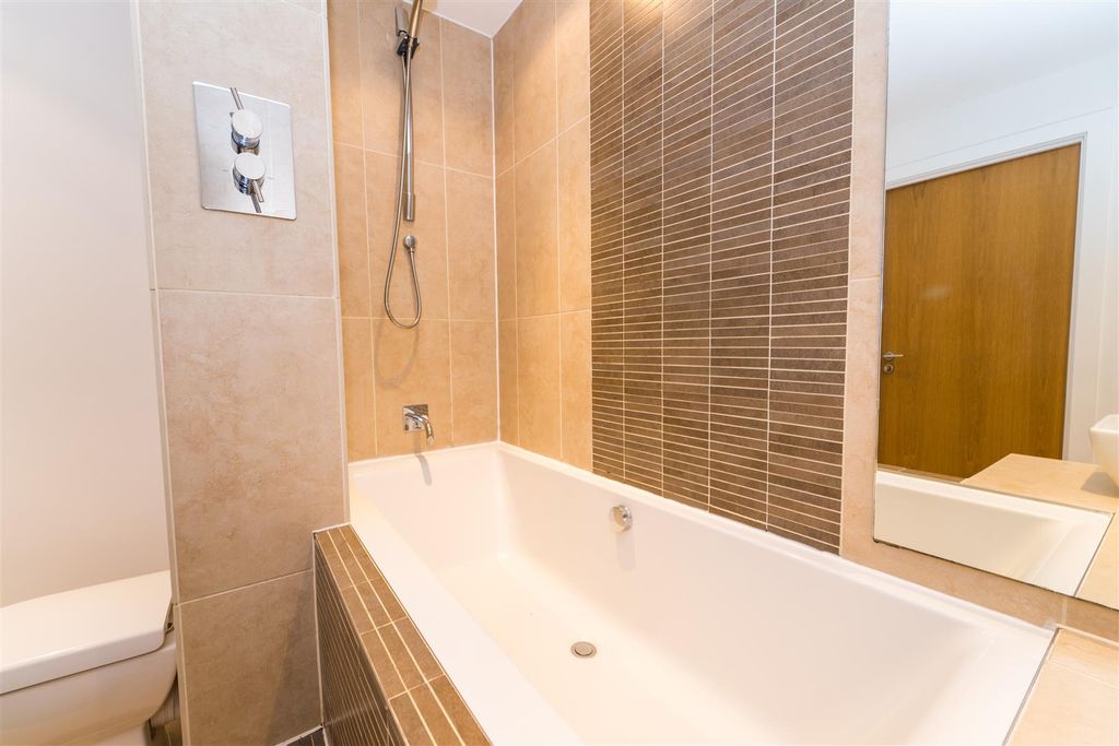 Property photo 3 of 15 Bathroom