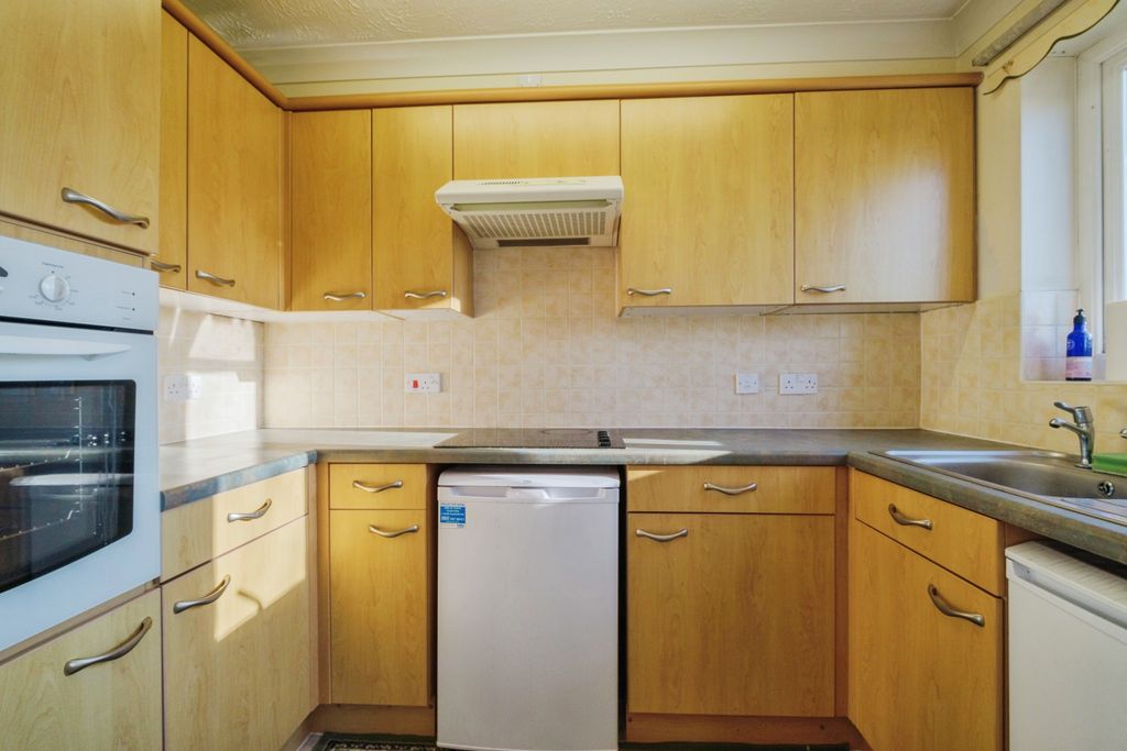 Property photo 3 of 12 Kitchen