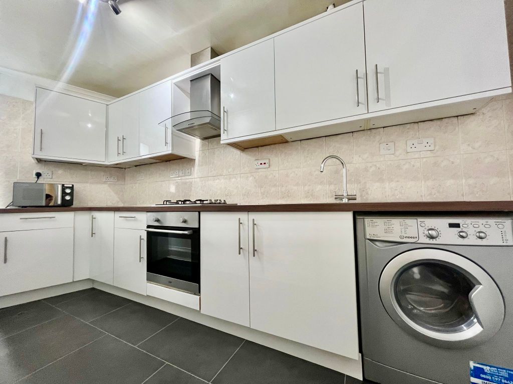 Property photo 2 of 6 7B6A5B85-6033-46Ef-8565-93A05F5c6Efe