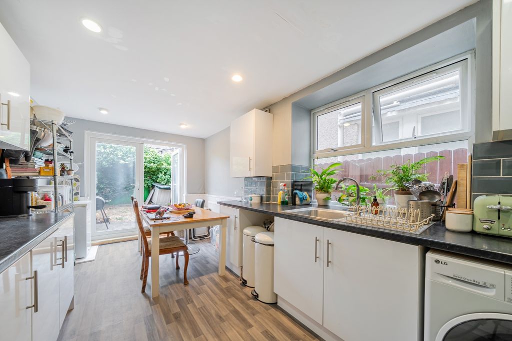 Property photo 2 of 10 1504203-7-6A832F9...