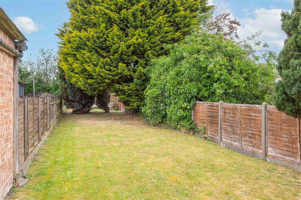 Property photo 3 of 21 Garden