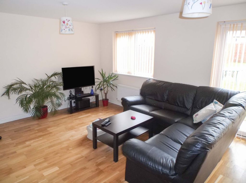 Property photo 2 of 15 Picture No. 11