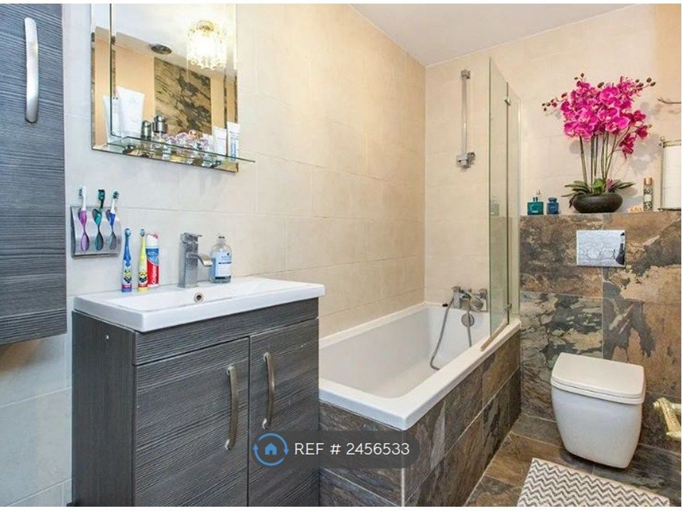 Property photo 2 of 8 Bathroom