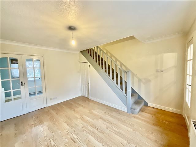 Property photo 3 of 16 Lounge