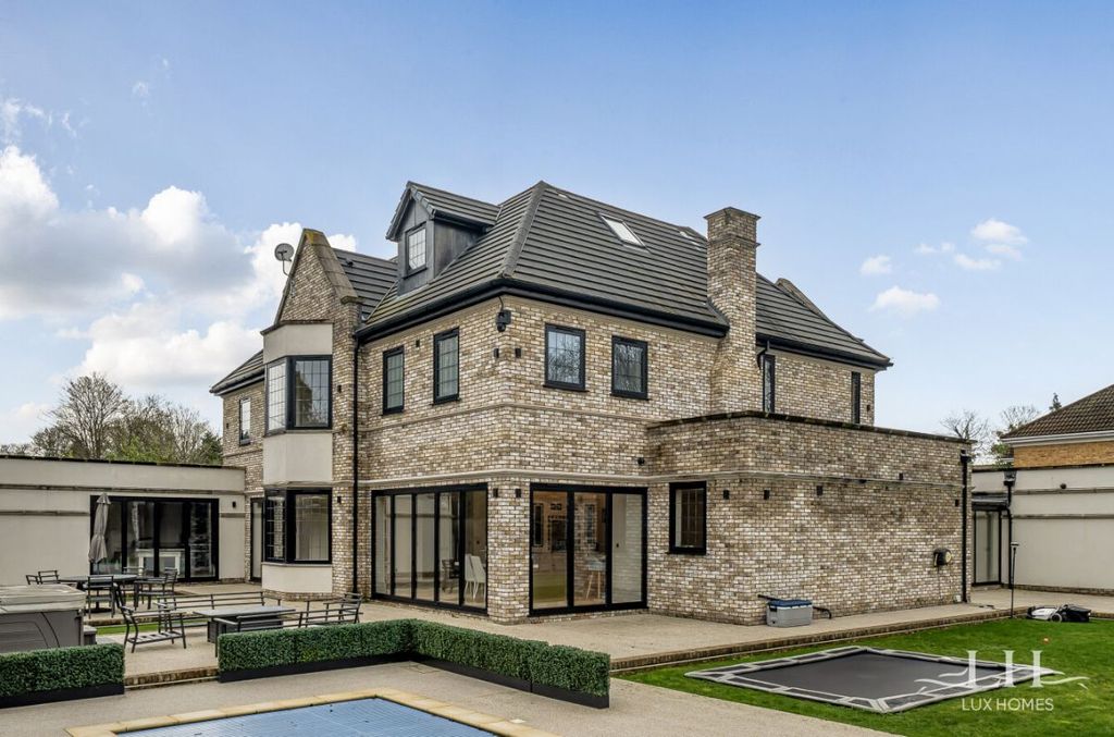 Property photo 1 of 21