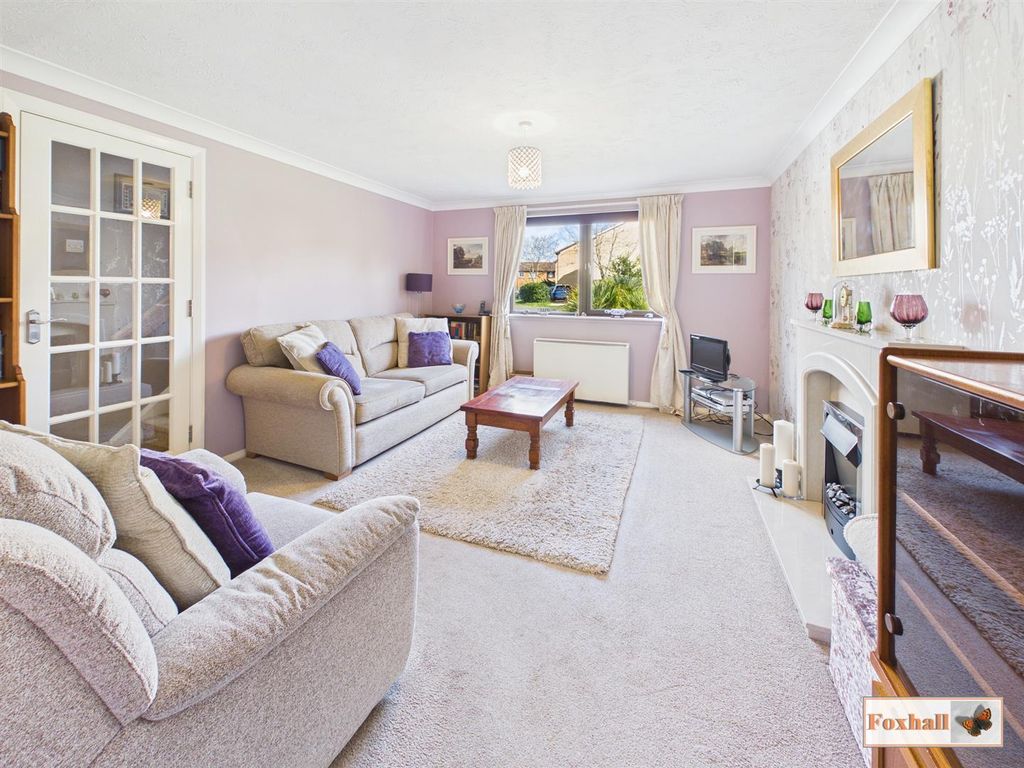 Property photo 3 of 23 Lounge