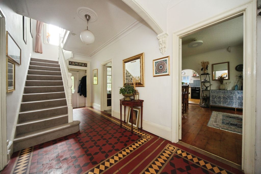 Property photo 3 of 24