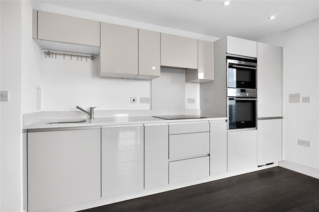 Property photo 3 of 20 Reception/Kitchen