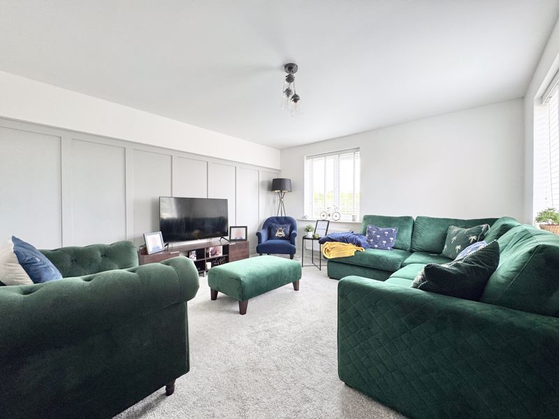 Property photo 2 of 11 Lounge