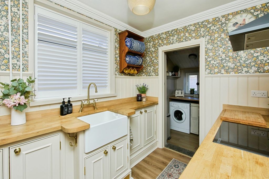Property photo 3 of 24 Pbox-Img.Jpg