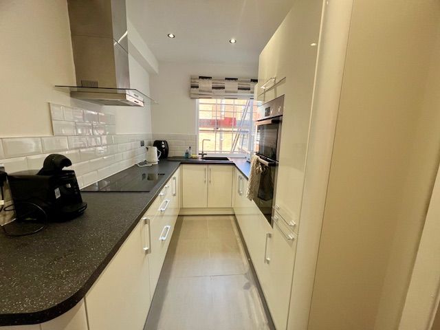 Property photo 2 of 10 Kitchen