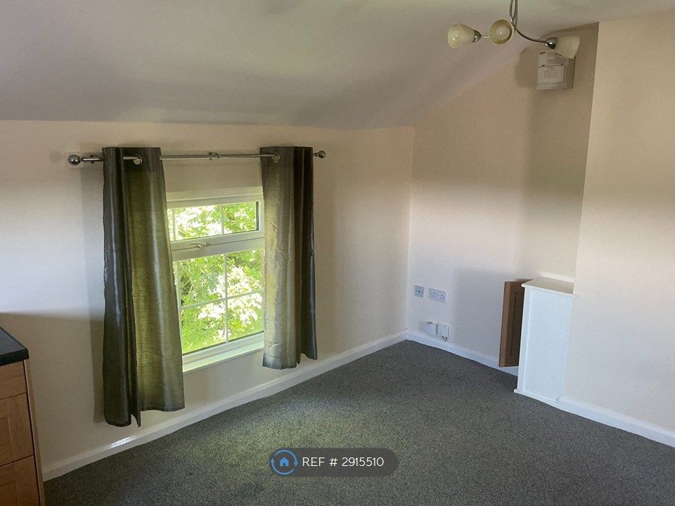 Property photo 3 of 6 Lounge