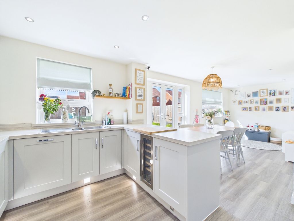 Property photo 2 of 20 Cam01909G0-Pr0480-Still021