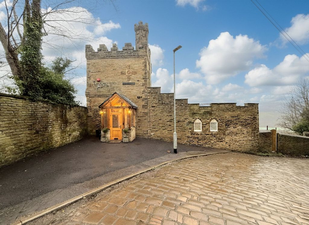 Property photo 1 of 32