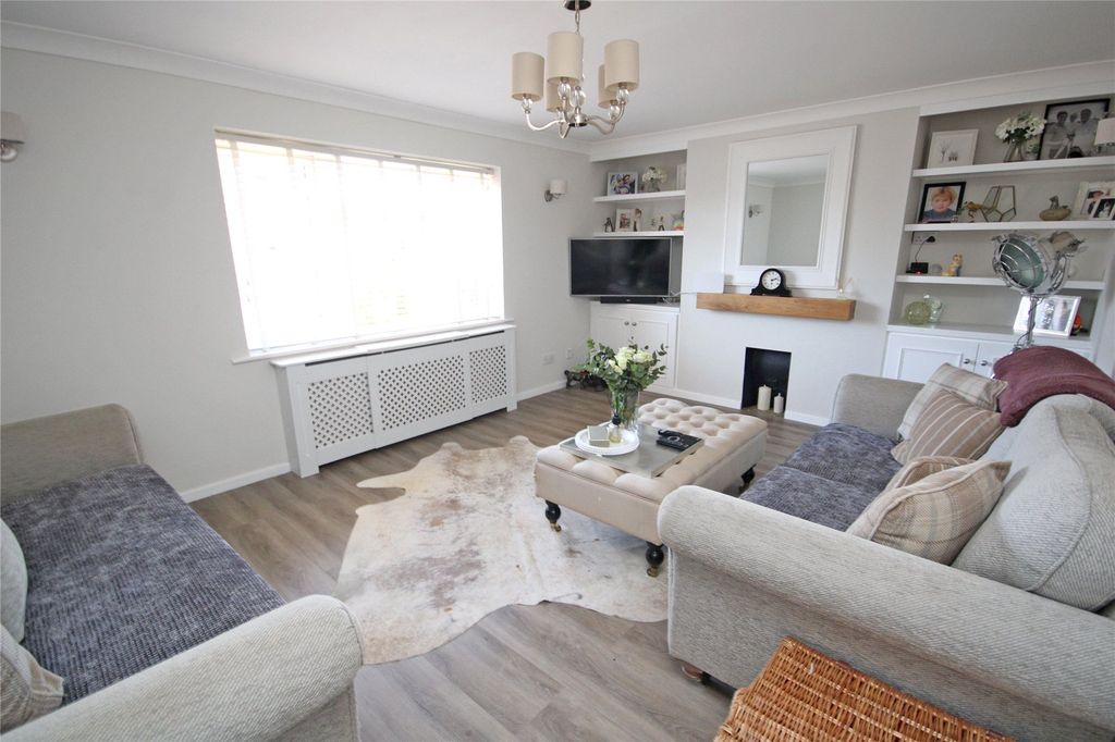 Property photo 3 of 18 Picture No. 01