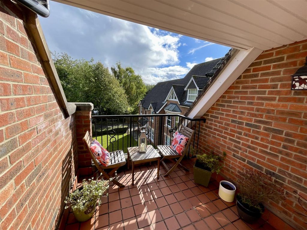 Property photo 2 of 10 Balcony