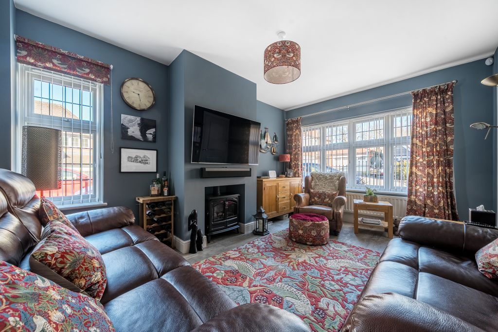 Property photo 3 of 17