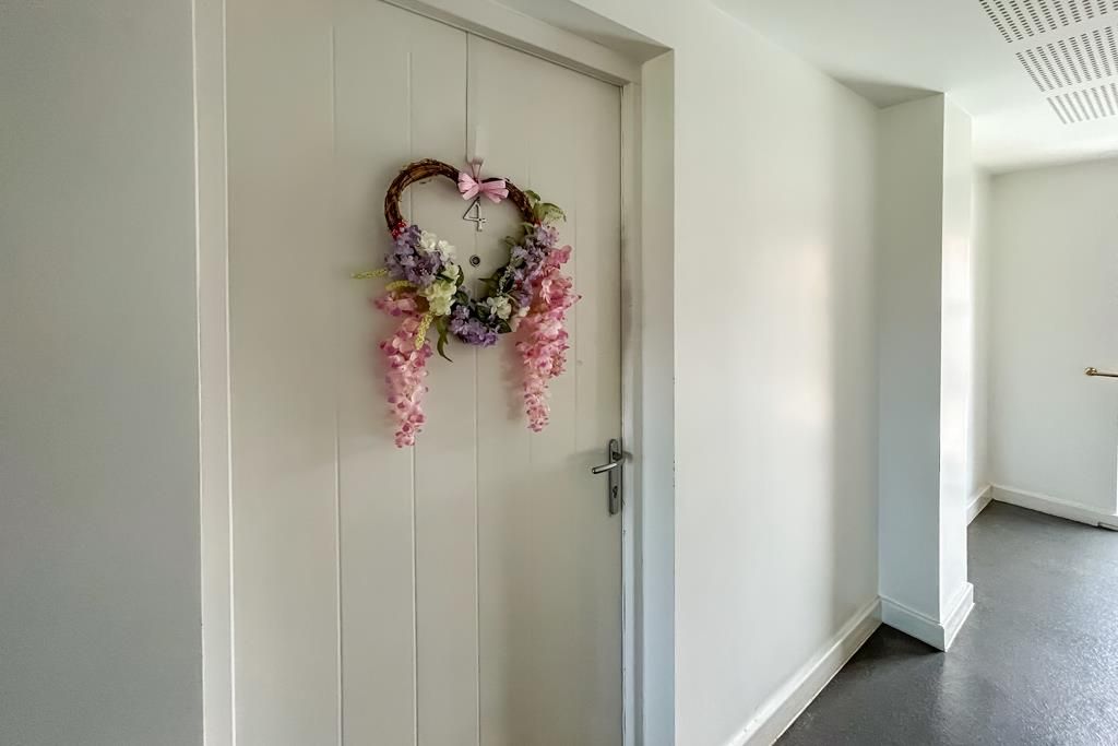 Property photo 2 of 13 Entrance