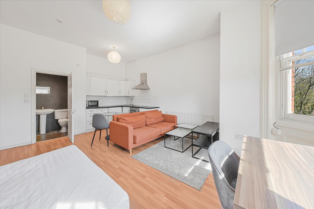 Property photo 3 of 7 Image