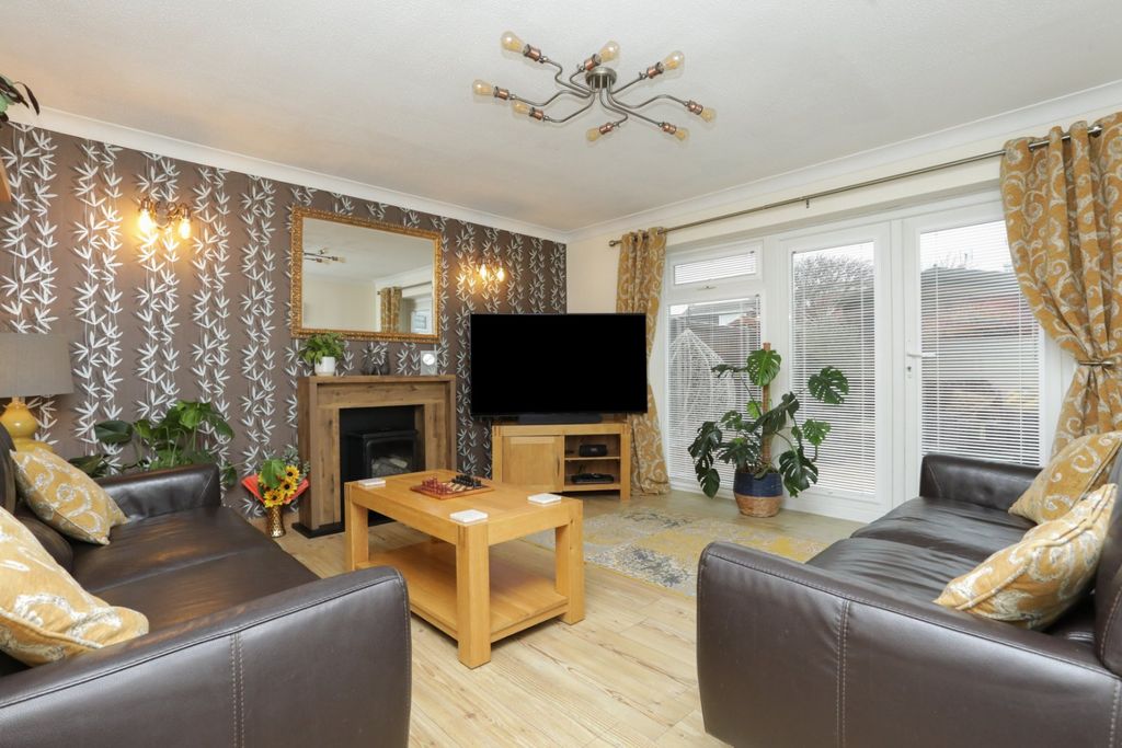 Property photo 3 of 16 Picture 3