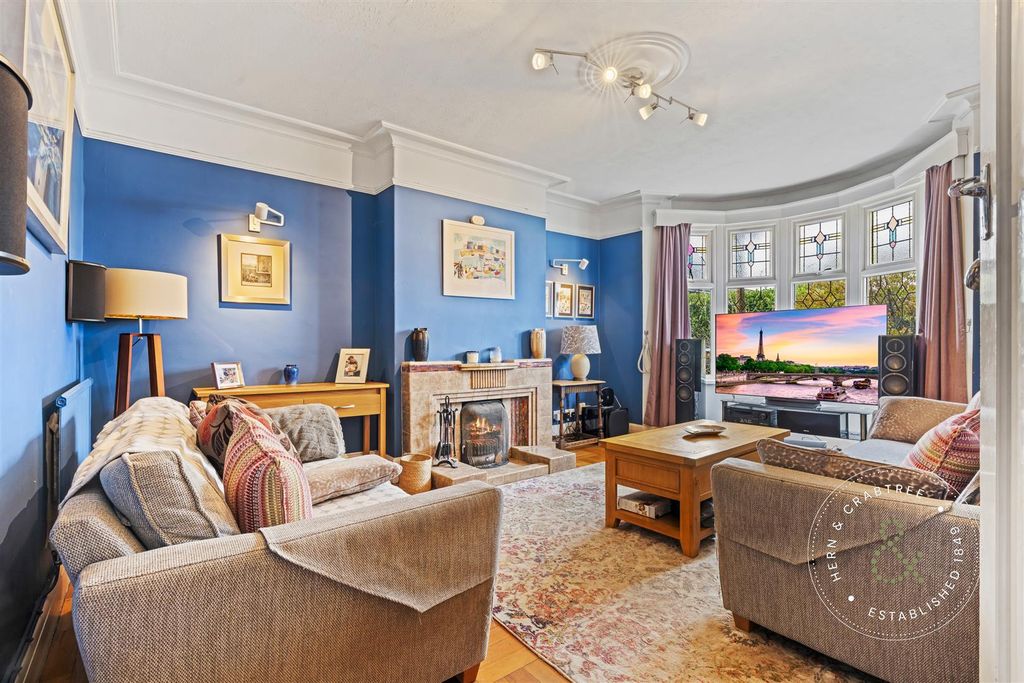 Property photo 2 of 43 Pencisely-Crescent-20.Jpg