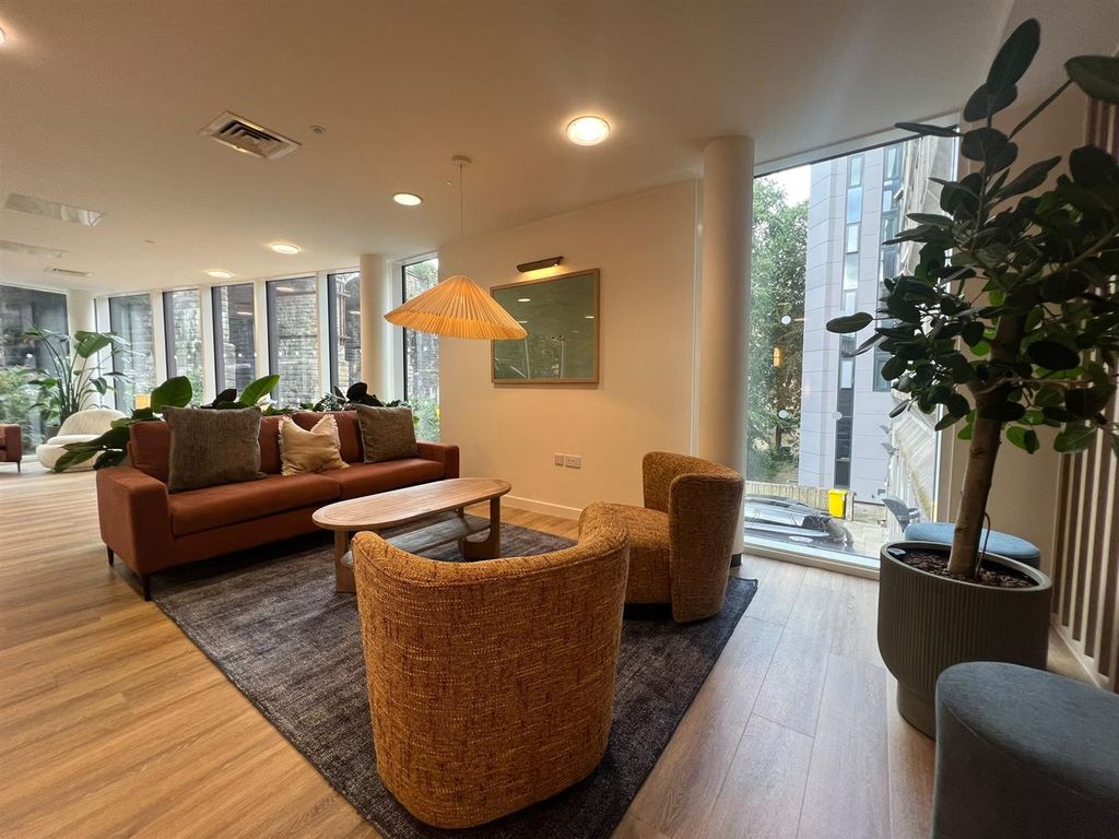 Property photo 2 of 9 Tyne Bridge Communal Area.Jpg