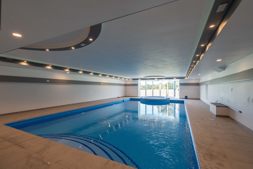 Property photo 3 of 15 Dsc00575