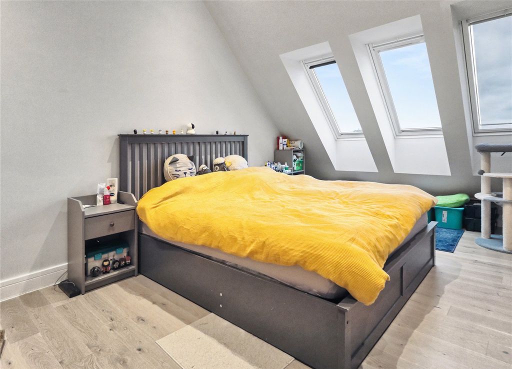 Property photo 2 of 9 Picture No. 18