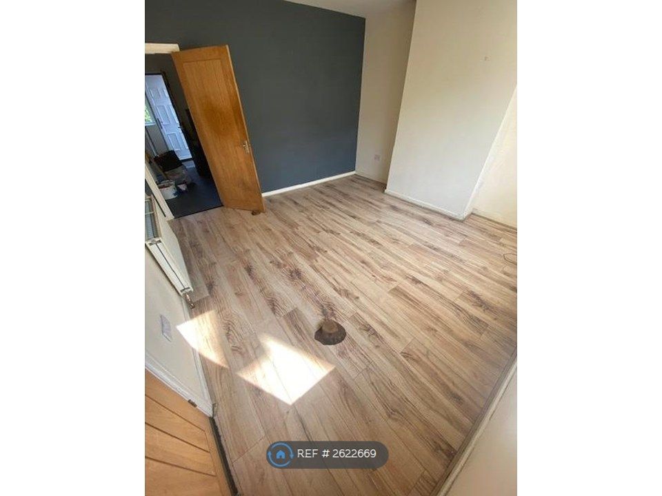 Property photo 3 of 14 Living Room