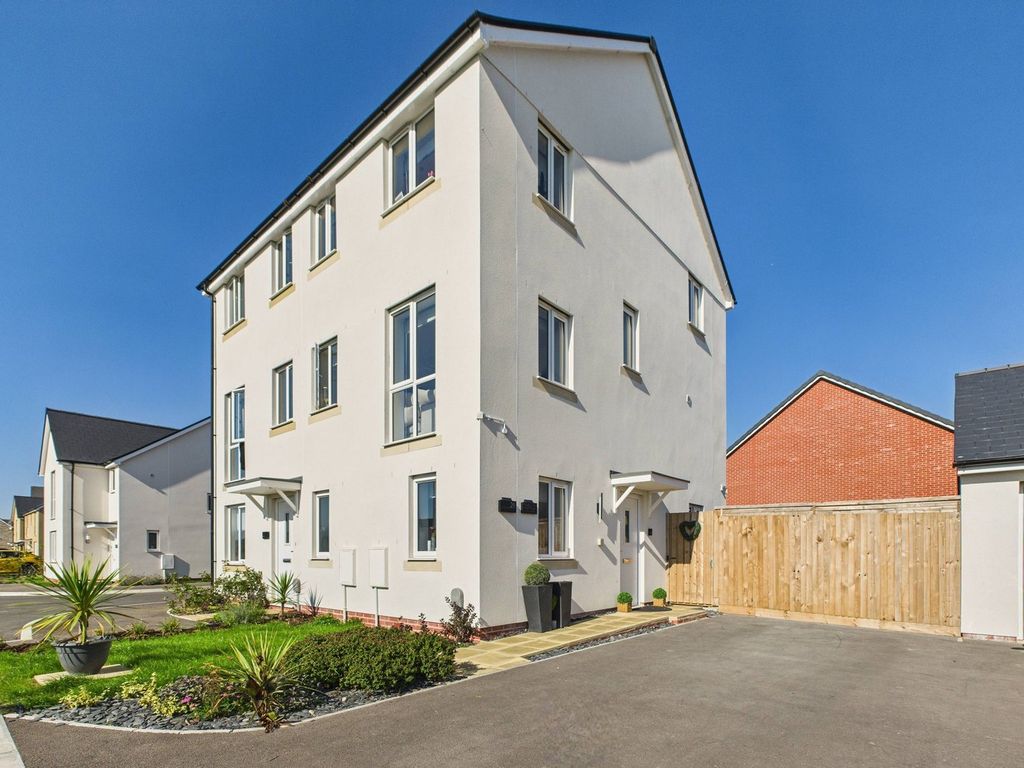 Property photo 2 of 24